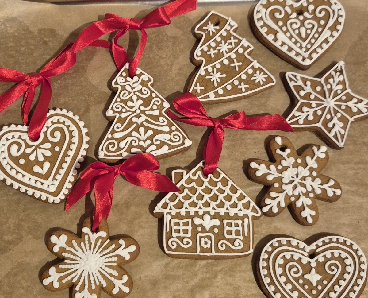 Gingerbread Ornament Decorating Workshop